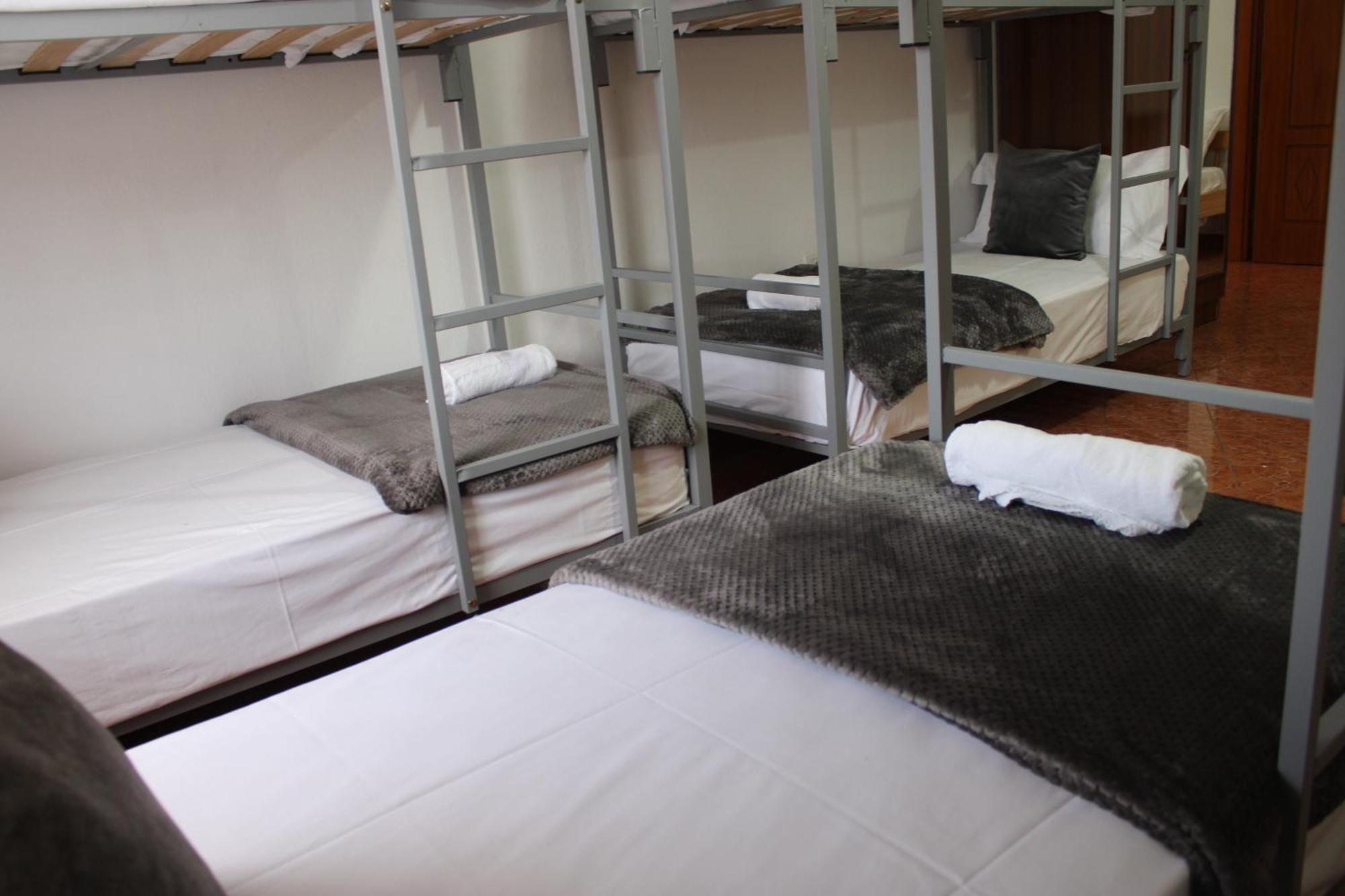 Crew Hostel טיראנה מראה חיצוני תמונה