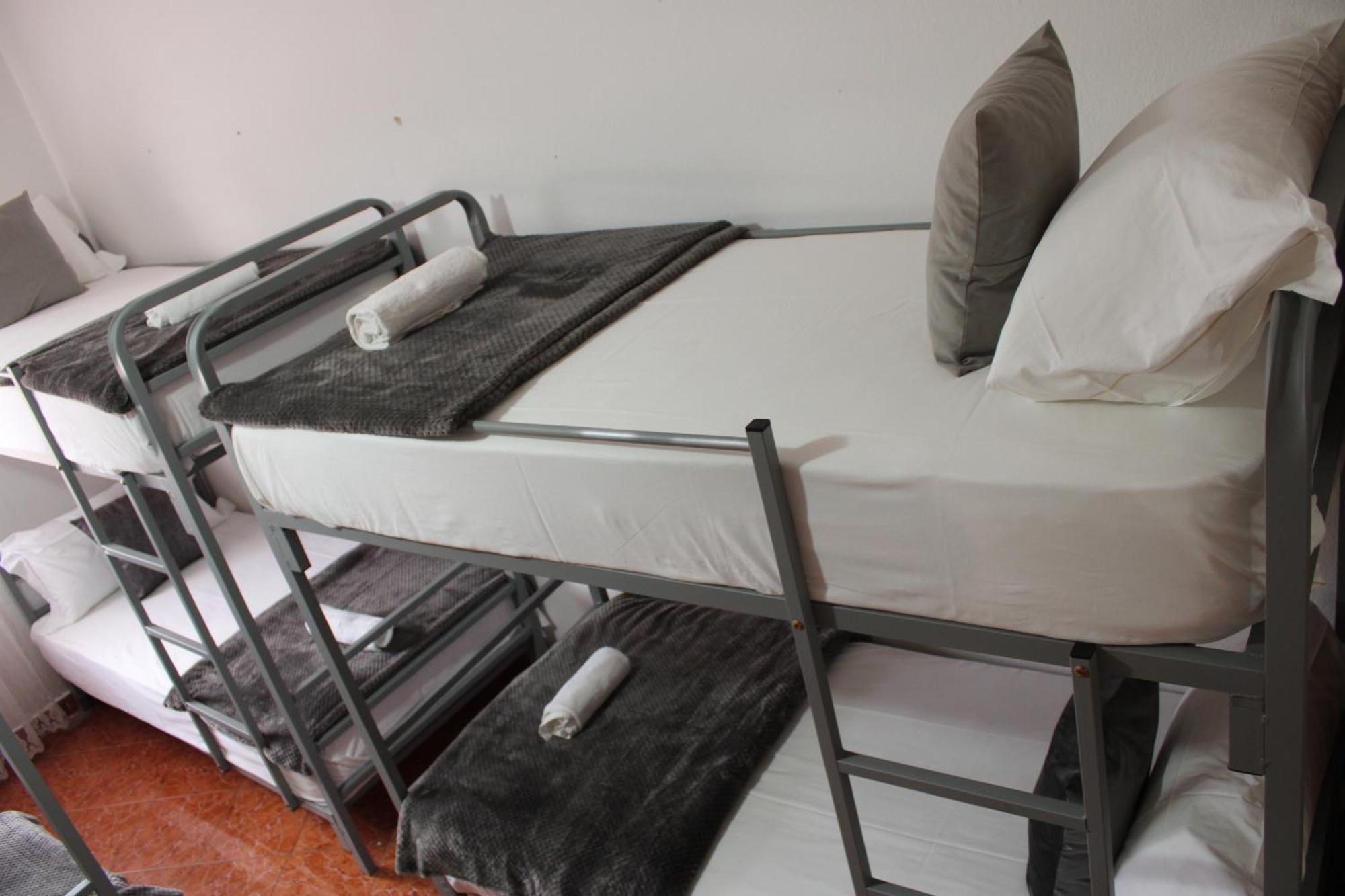 Crew Hostel טיראנה מראה חיצוני תמונה