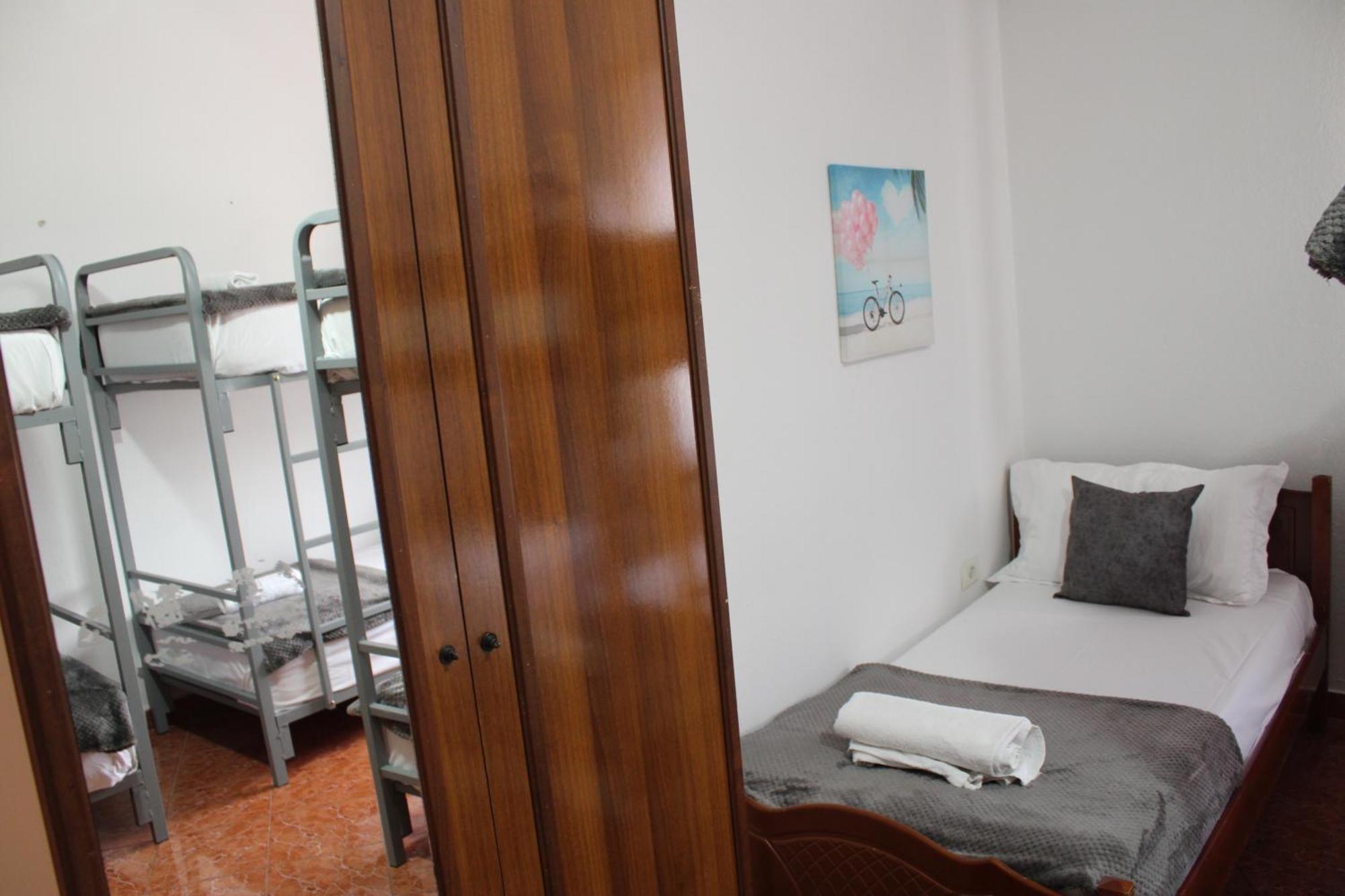 Crew Hostel טיראנה מראה חיצוני תמונה