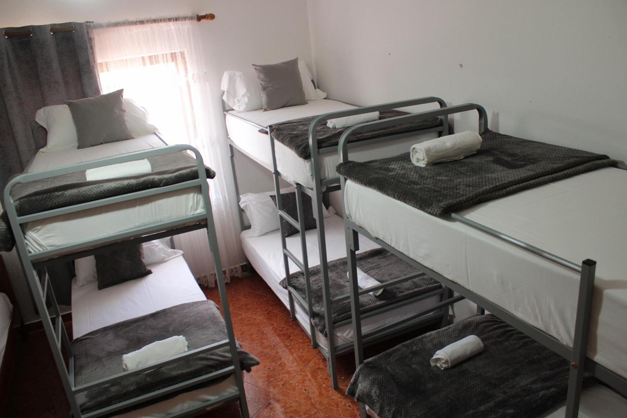 Crew Hostel טיראנה מראה חיצוני תמונה