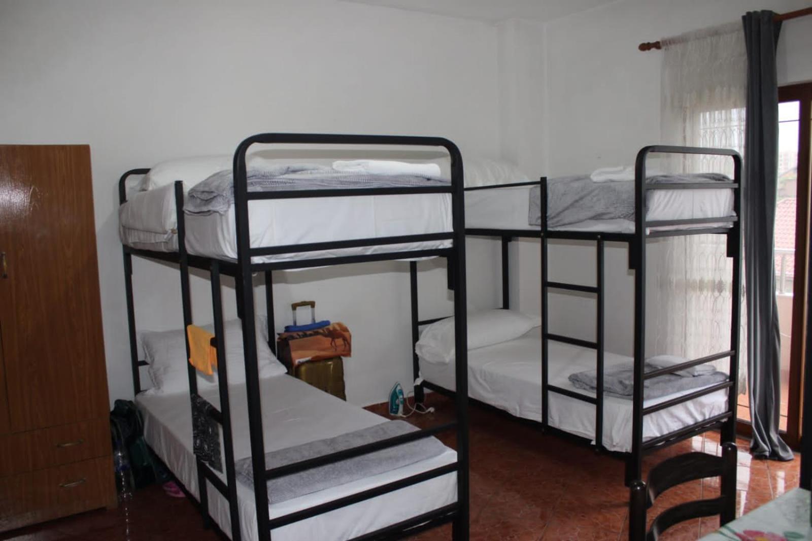 Crew Hostel טיראנה מראה חיצוני תמונה