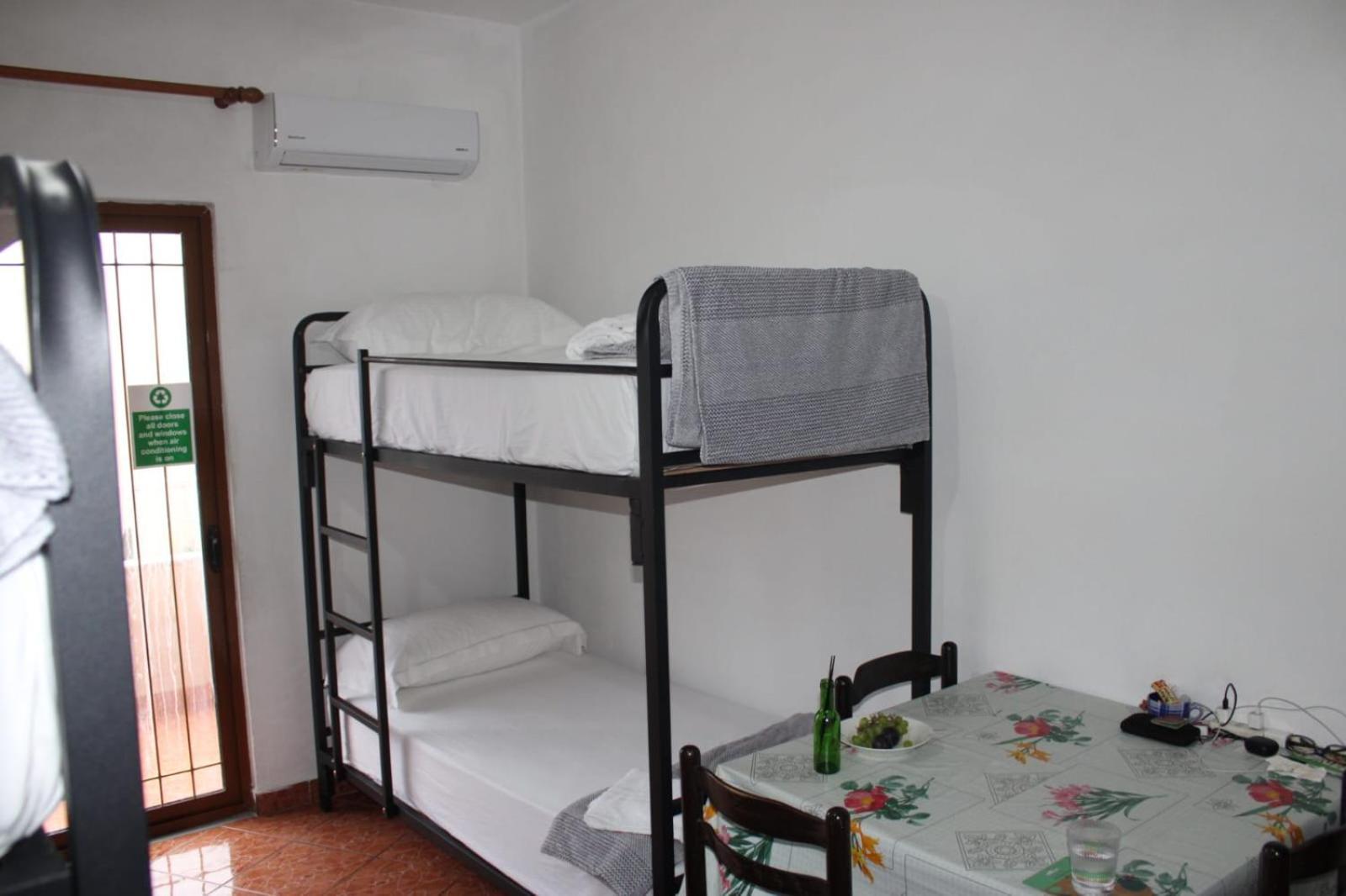 Crew Hostel טיראנה מראה חיצוני תמונה
