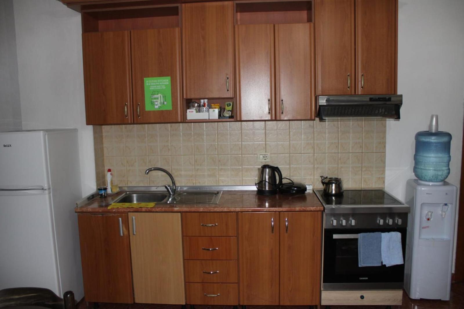 Crew Hostel טיראנה מראה חיצוני תמונה