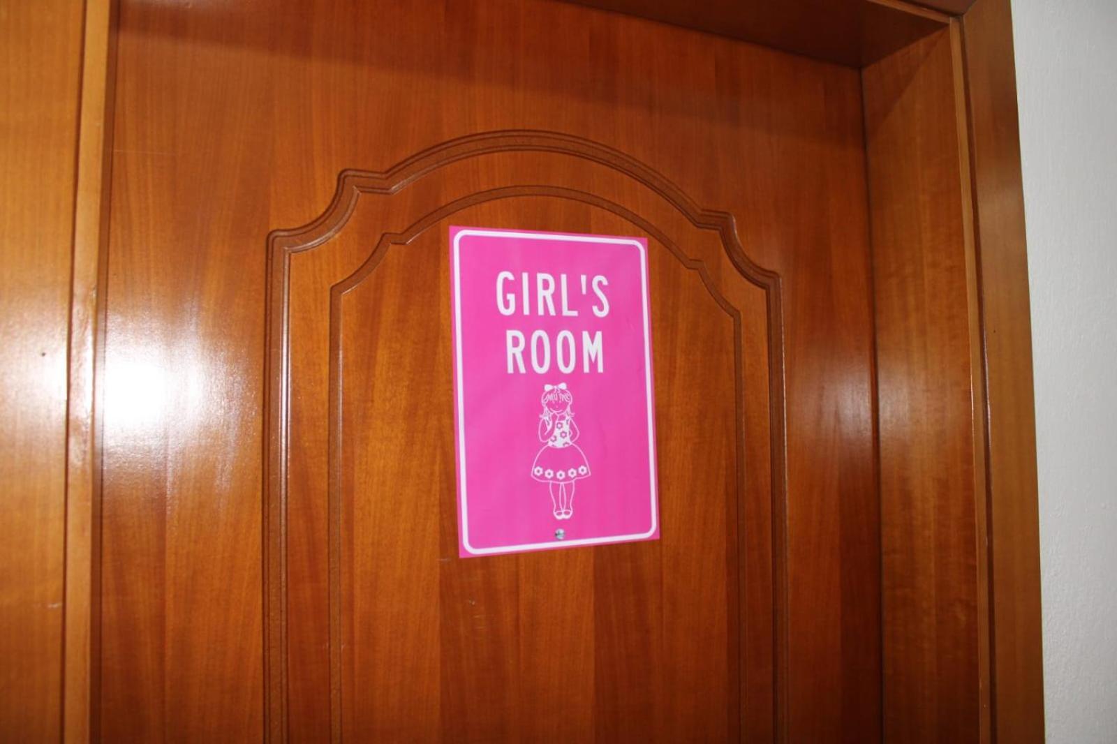 Crew Hostel טיראנה מראה חיצוני תמונה